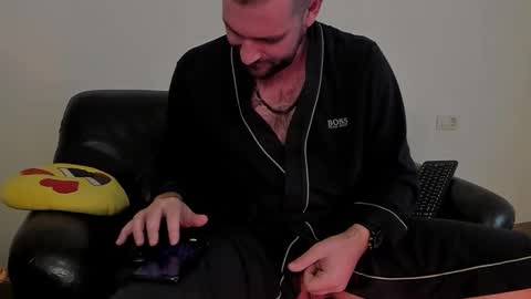 Snapshot of kingmallcom chatting on 10.20.25 The King online show from 10.20.25