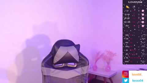 Snapshot of kingparker1 chatting on 10.15.25 A L E X online show from 10.15.25