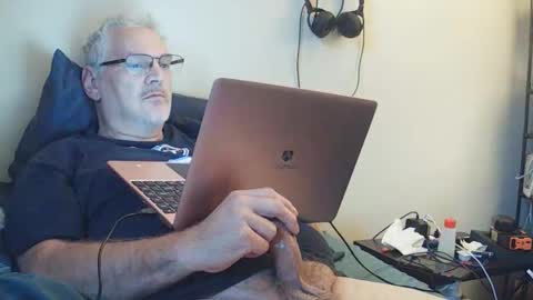 kingtongue10 online show from 10.21.25