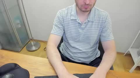 Snapshot of kinksubbydubby chatting on 10.06.25 kinksubbydubby online show from 10.06.25