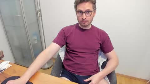 Snapshot of kinksubbydubby chatting on 10.07.25 kinksubbydubby online show from 10.07.25