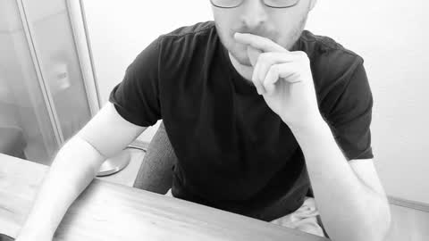 Snapshot of kinksubbydubby chatting on 11.04.25 kinksubbydubby online show from 11.04.25