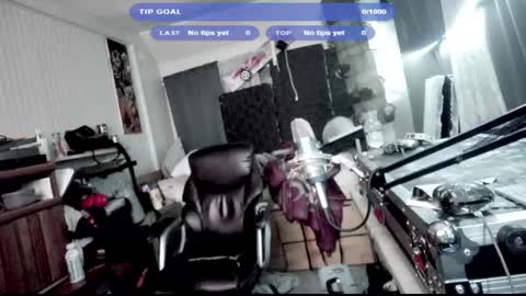 Snapshot of kinkybiguy14 chatting on 10.09.25 Kinky Cassie online show from 10.09.25