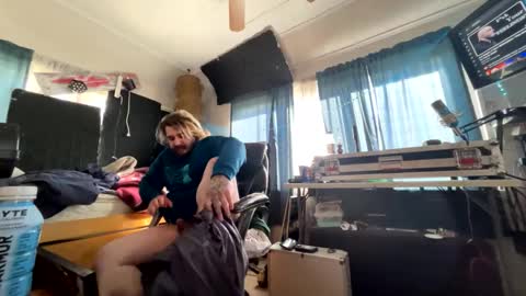 Snapshot of kinkybiguy14 chatting on 10.09.25 Kinky Cassie online show from 10.09.25