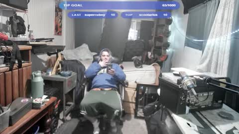 Snapshot of kinkybiguy14 chatting on 10.13.25 Kinky Cassie online show from 10.13.25