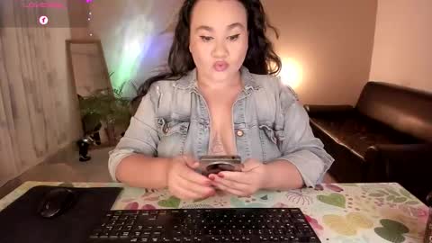 Snapshot of kinkyelise chatting on 10.07.25 Jenny online show from 10.07.25