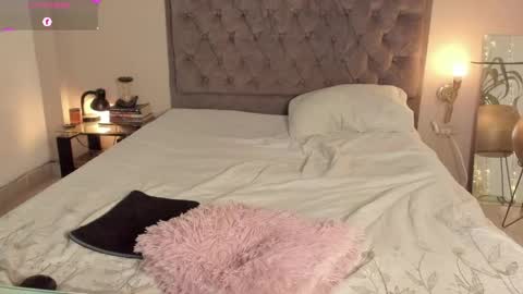 Snapshot of kinkyelise chatting on 05.14.26 Jenny online show from 05.14.26