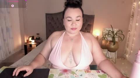 Snapshot of kinkyelise chatting on 05.16.26 Jenny online show from 05.16.26