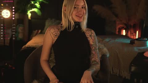 kinkylina_ online show from 12.14.24