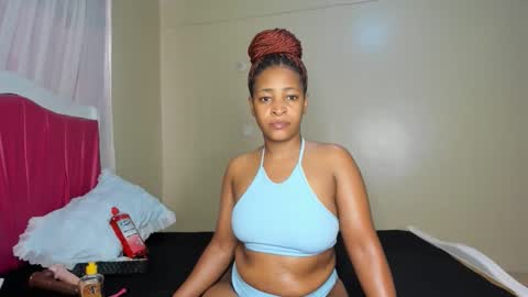 Snapshot of kinkylyla chatting on 11.06.25 Kinky online show from 11.06.25