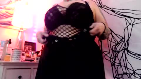 Snapshot of kinkypinkyplay2 chatting on 01.27.25 Kinky Pinky online show from 01.27.25