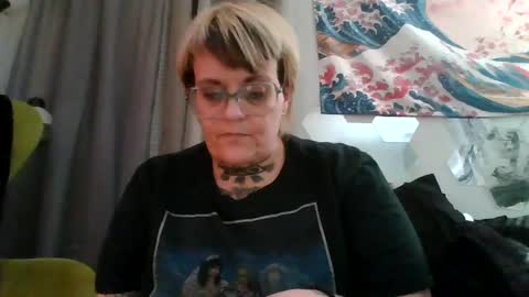 Snapshot of kinkypinkyplay2 chatting on 02.19.25 Kinky Pinky online show from 02.19.25