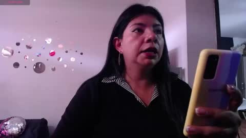 Snapshot of kinkyy_mom chatting on 06.01.26 kinkyy_mom online show from 06.01.26