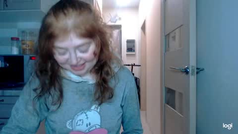 Snapshot of kira_foxy_ chatting on 04.10.26 Kira online show from 04.10.26