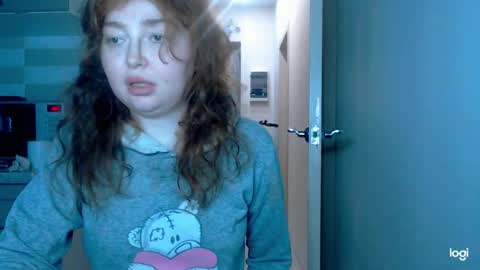 Snapshot of kira_foxy_ chatting on 04.15.26 Kira online show from 04.15.26