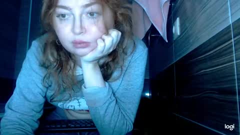 Snapshot of kira_foxy_ chatting on 04.22.26 Kira online show from 04.22.26