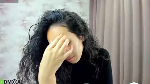 Snapshot of kira_lilian chatting on 10.02.25 Aura online show from 10.02.25