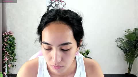 Snapshot of kira_lilian chatting on 10.09.25 Aura online show from 10.09.25