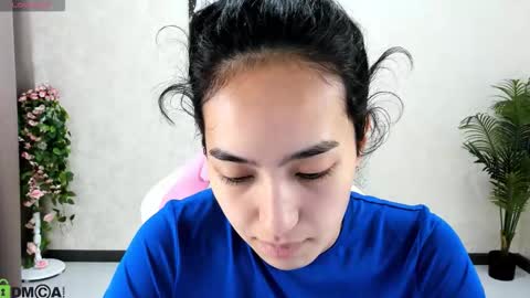 Snapshot of kira_lilian chatting on 10.12.25 Aura online show from 10.12.25