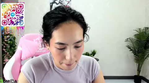 Snapshot of kira_lilian chatting on 10.14.25 Aura online show from 10.14.25