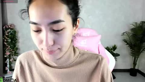 Snapshot of kira_lilian chatting on 10.15.25 Aura online show from 10.15.25