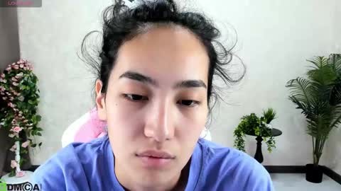 Snapshot of kira_lilian chatting on 10.21.25 Aura online show from 10.21.25