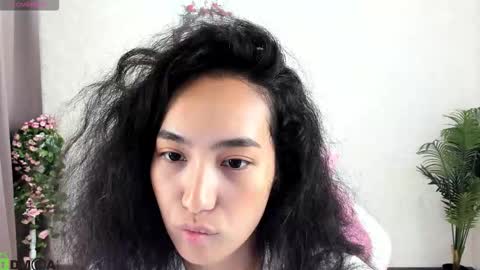 Snapshot of kira_lilian chatting on 10.27.25 Aura online show from 10.27.25