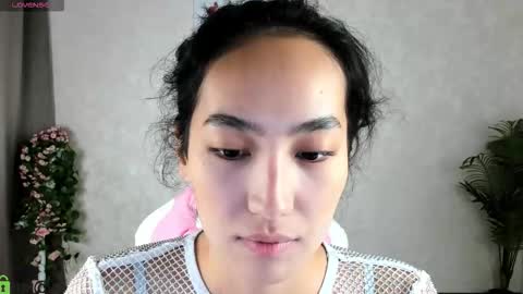 Snapshot of kira_lilian chatting on 11.02.25 Aura online show from 11.02.25