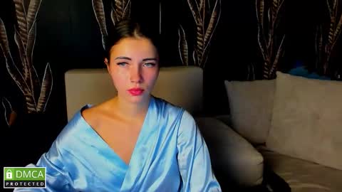 Snapshot of kira_moon_1 chatting on 10.18.25 Kira online show from 10.18.25
