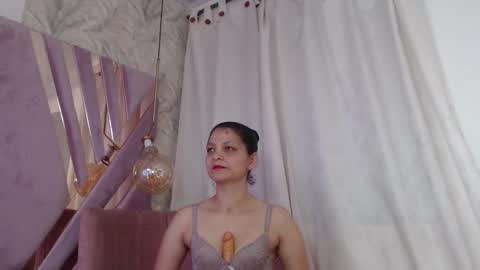 Snapshot of kiraawild chatting on 10.31.25 kiraawild online show from 10.31.25