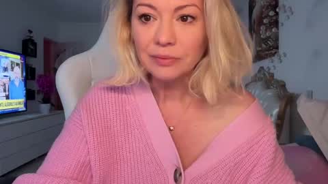 KiraDivine online show from 12.06.24