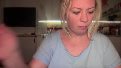 KiraDivine online show from 02.28.25