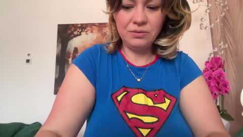 KiraDivine online show from 04.04.26