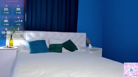 Snapshot of kirasun_ chatting on 09.22.25 KiraSun online show from 09.22.25