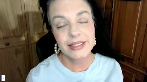 Snapshot of kirbynklyde chatting on 11.11.25 kirbynklyde online show from 11.11.25