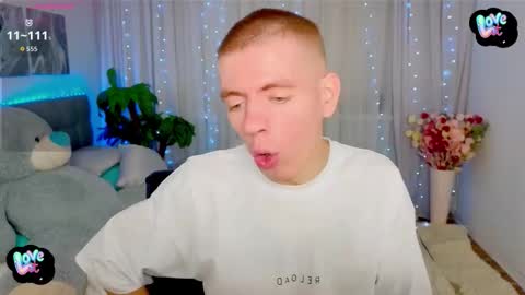 Snapshot of kireev_ chatting on 10.12.25 online show from 10.12.25