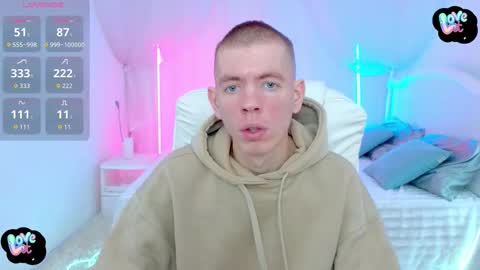 Snapshot of kireev_ chatting on 10.13.25 online show from 10.13.25