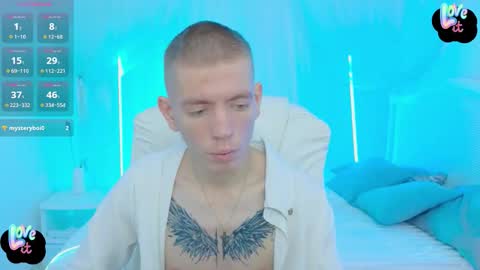 Snapshot of kireev_ chatting on 10.15.25 online show from 10.15.25