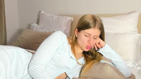 Kira online show from 04.18.26