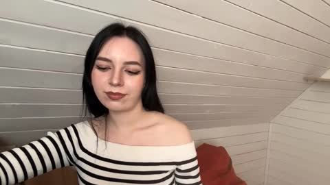 Snapshot of kishagabino chatting on 11.19.25 Bett online show from 11.19.25