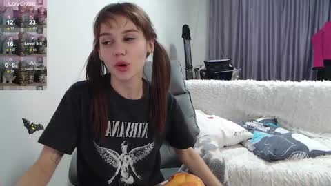 Snapshot of kisi_missi chatting on 12.13.24 Kisi online show from 12.13.24