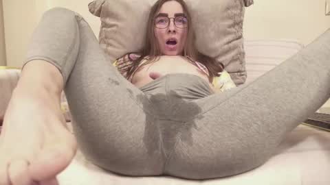 Snapshot of kiska_iriska chatting on 10.27.25 Wet Girl online show from 10.27.25