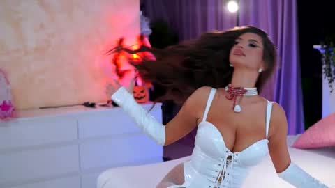 Snapshot of kiss_jess chatting on 10.31.25 Kiss Jess online show from 10.31.25