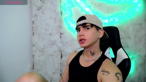 kiss_whitee online show from 11.30.25