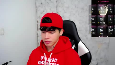 kiss_whitee online show from 12.14.25