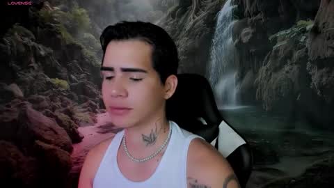 kiss_whitee online show from 02.28.26