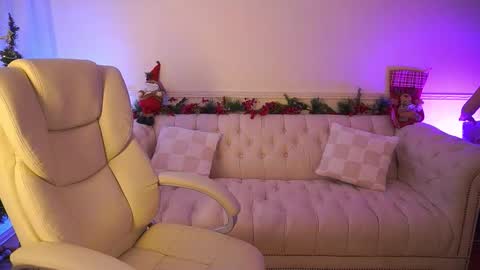 Snapshot of kissablekira chatting on 12.22.25 KissableKira online show from 12.22.25