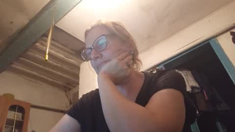 kissandvibe online show from 09.11.25