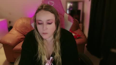 kissica online show from 02.17.25