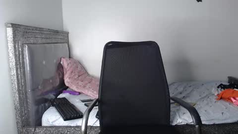 Snapshot of kisssmiles chatting on 10.20.25 kisssmiles online show from 10.20.25